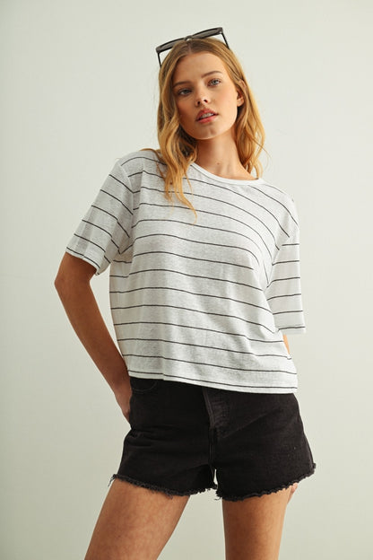 Striped linen top in light gray/black with horizontal stripes, short loose sleeves