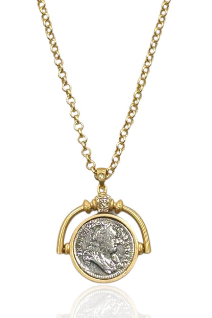 Gold spinner necklace pendant with round textured face on link chain