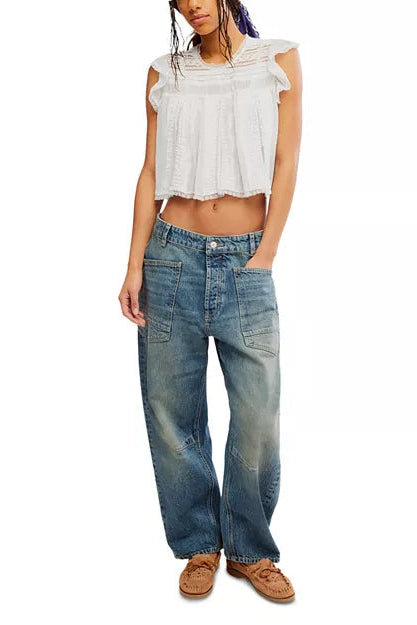 Light blue boyfriend jeans, patch pockets, roomy straight legs with cuffed hem