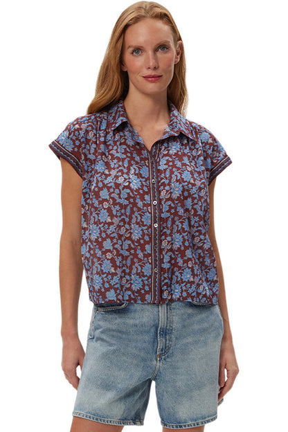 Woman wearing Liliane Sleeveless button up top in Sky Border Print