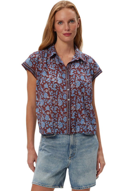 Sleeveless button-up blouse in blue with red floral print and button front