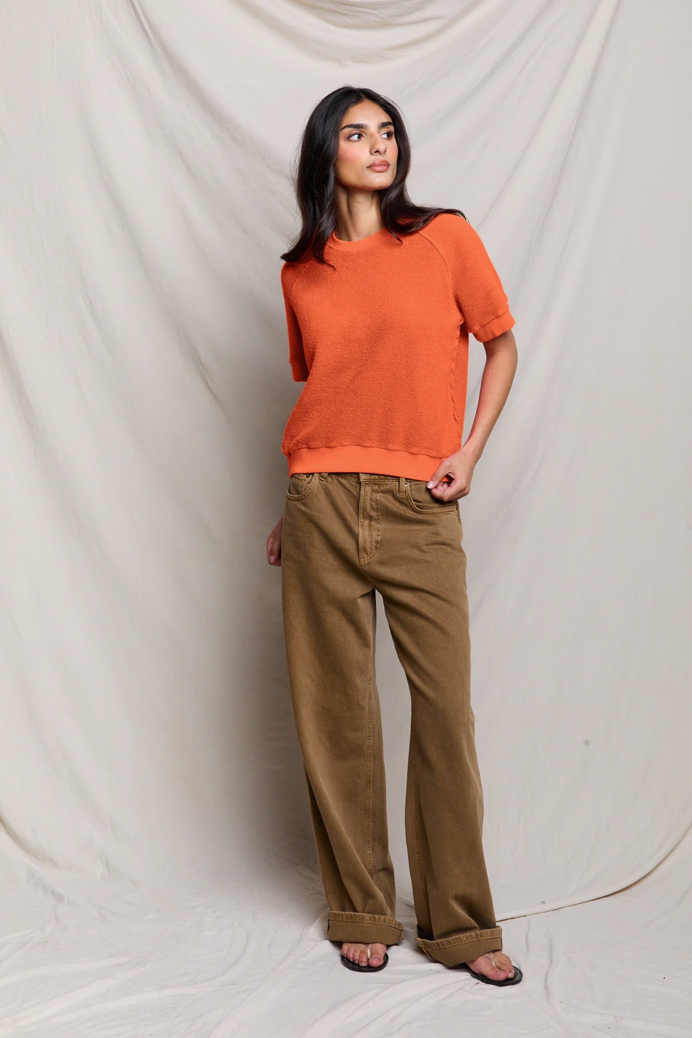 Orange fleece short-sleeve sweatshirt, crew neck, front view