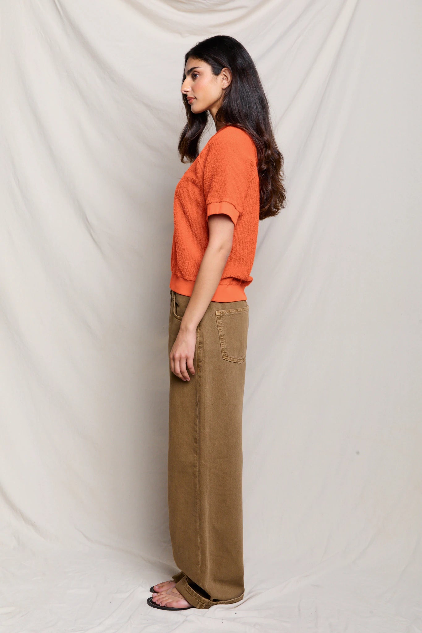 Orange fleece short-sleeve sweatshirt, crew neck, side view