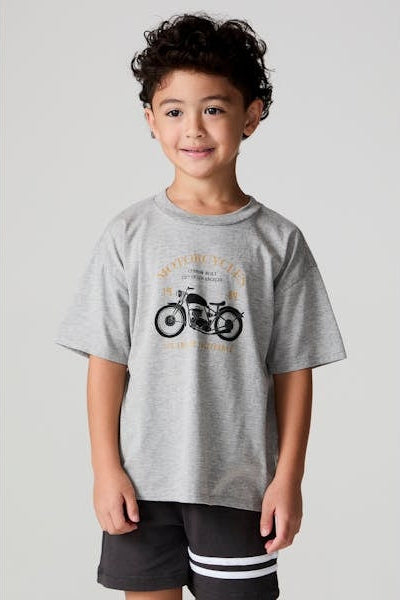 Kids' heather gray crewneck T-shirt with front moto graphic and gold text
