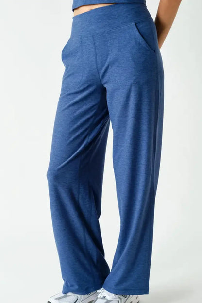 Active pants in Ocean with elastic waistband and relaxed fit