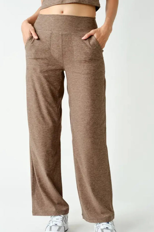 Active pants in truffle with elastic waistband and side seam details