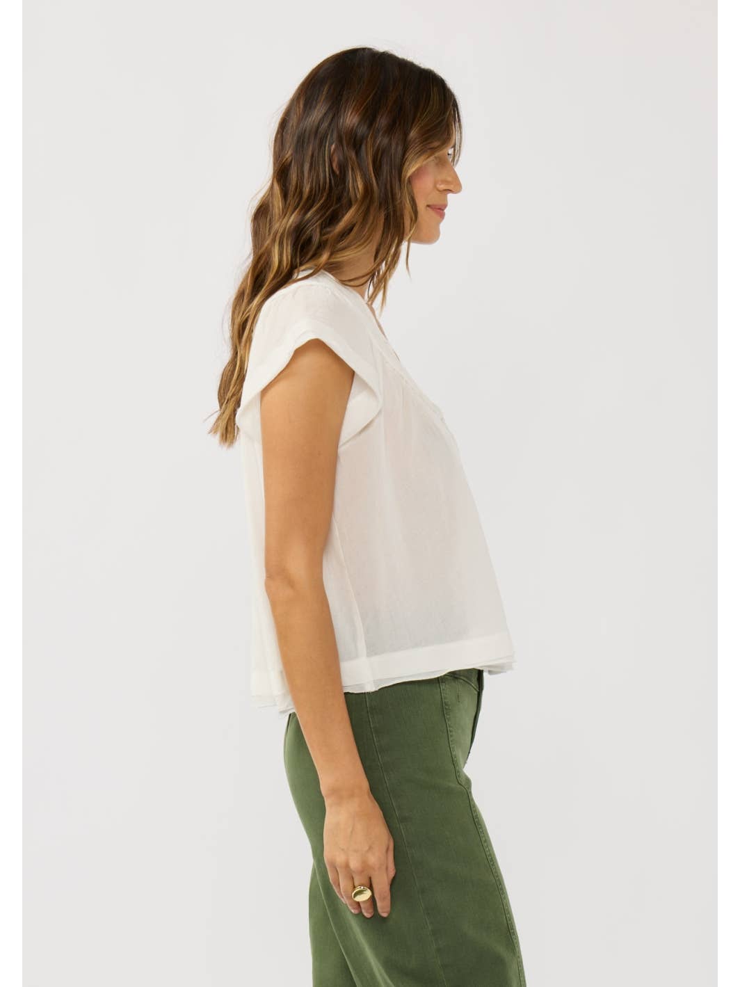 V-NECK RUFFLE SLEEVE TOP