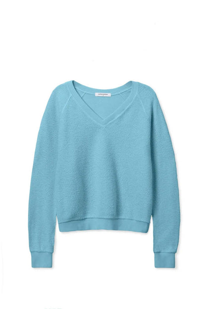 Zuri Fleece Vneck sweatshirt in Milky Blue 