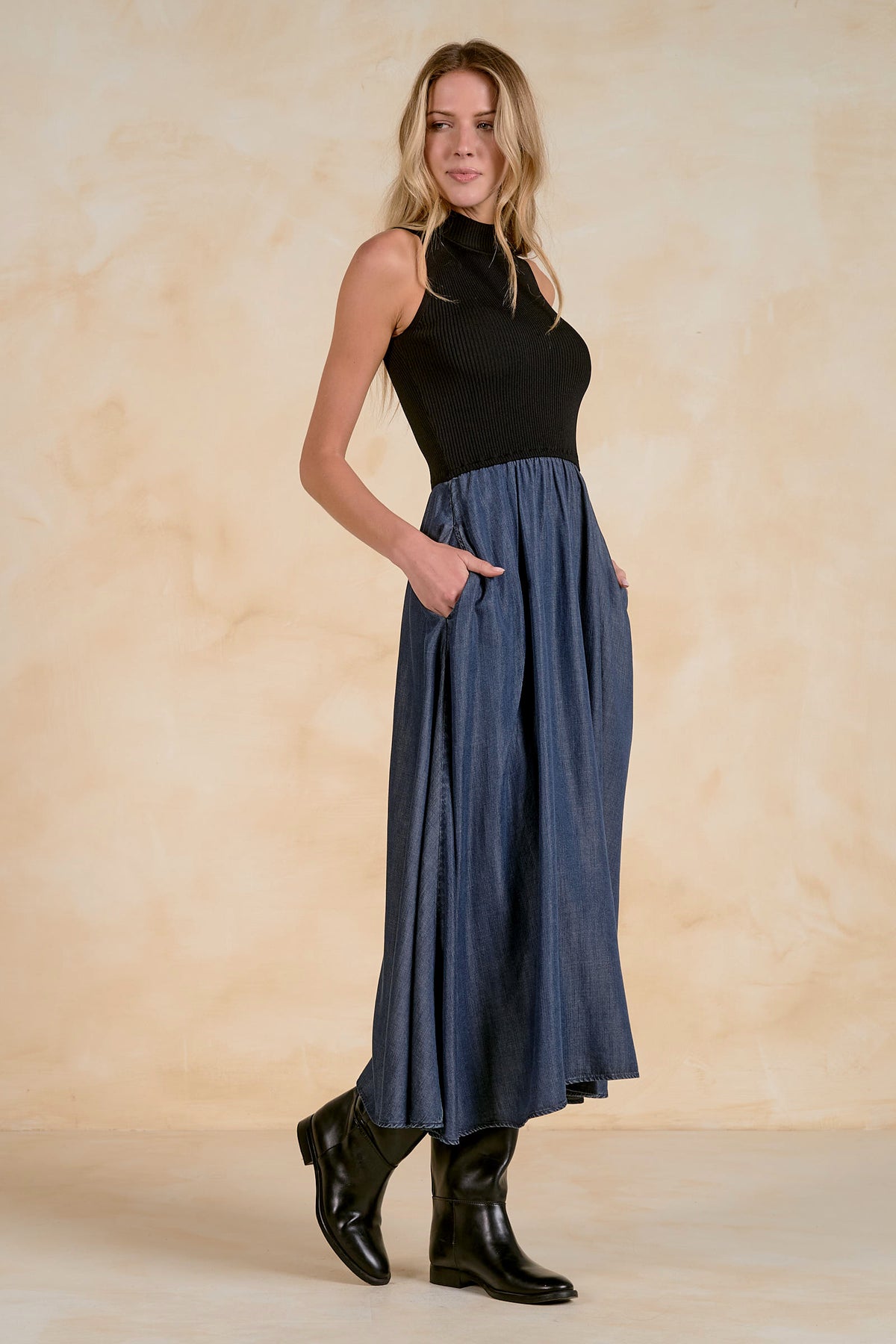 MOCK NECK SLEEVELESS MAXI